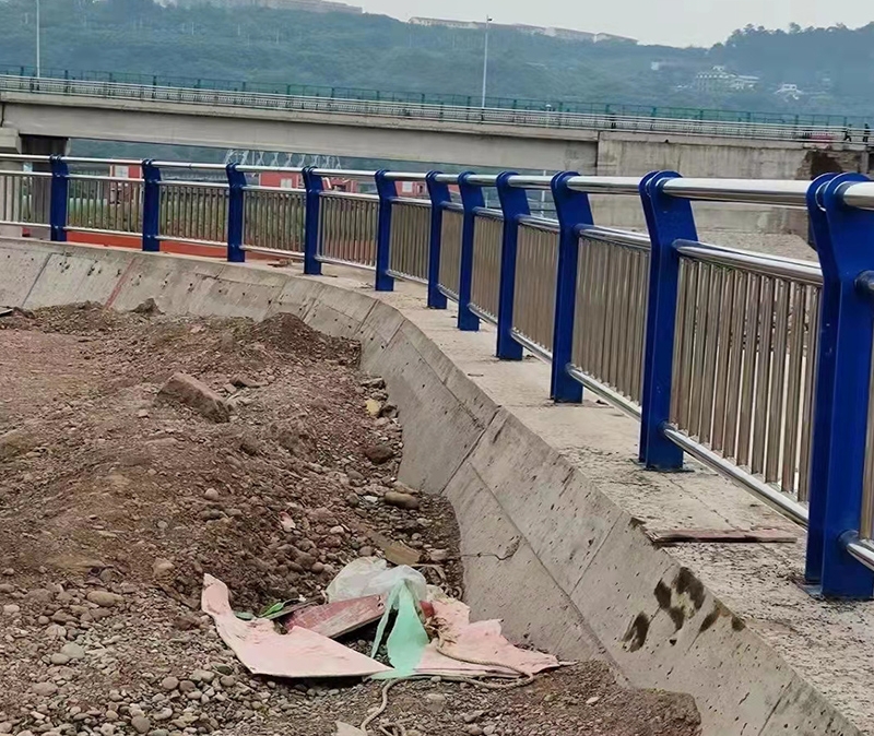 不銹鋼復(fù)合管護(hù)欄