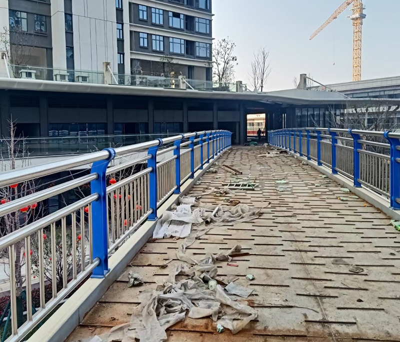 不銹鋼復(fù)合管護(hù)欄現(xiàn)貨