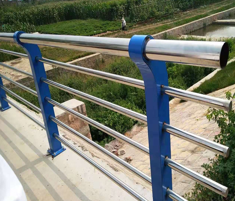 不銹鋼復(fù)合管護(hù)欄