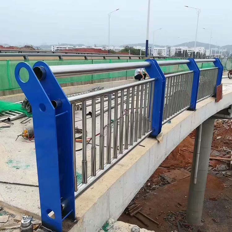 不銹鋼復(fù)合管護(hù)欄