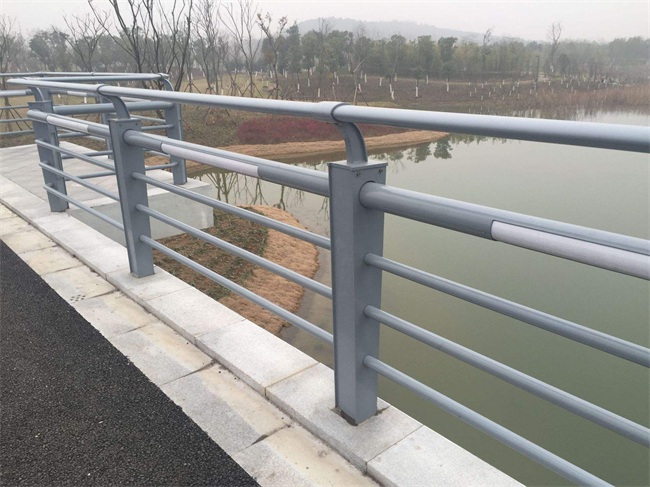 燈箱護(hù)欄廠家